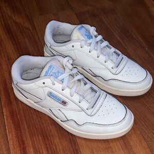 Reebok women’s athletic White and Blue Sneakers size 7